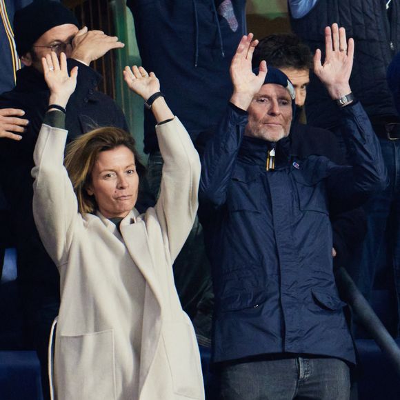 Denis Brogniart et sa femme Hortense - People des les tribunes de la coupe du Monde de Rugby France 2023 - Match de quart de finale "France-Afrique du Sud (28-29)" au Stade de France à Saint-Denis 15 octobre 2023. © Moreau-Jacovides/Bestimage