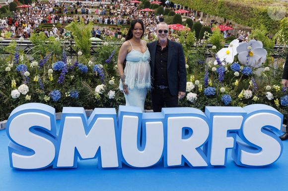 Conviée à l’avant-première mondiale des "Schtroumpfs" à Bruxelles samedi 28 juin 2025...

Robyn Rihanna Fenty et le réalisateur Chris Miller posent pour le photographe lors de la première mondiale du nouveau film 'De Smurfen/ Les Schtroumpfs, le 28 juin 2025 à Bruxelles, Belgique. Photo by ABACAPRESS.COM
