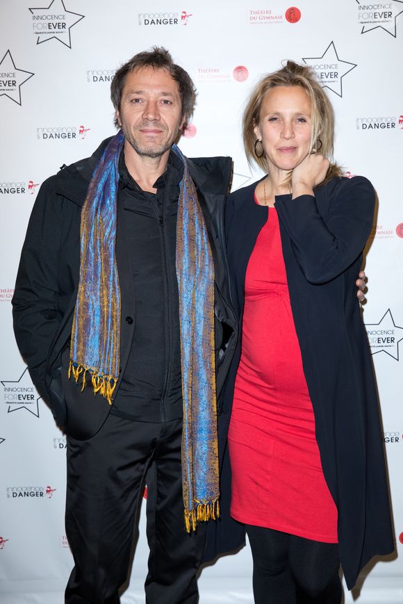 Bruno Debrandt et sa femme Marie Kremer enceinte - Photocall de la soirée Innocence Forever au théâtre du gymnase à Paris le 26 novembre 2018. © Cyril Moreau-Pierre Perusseau/Bestimage