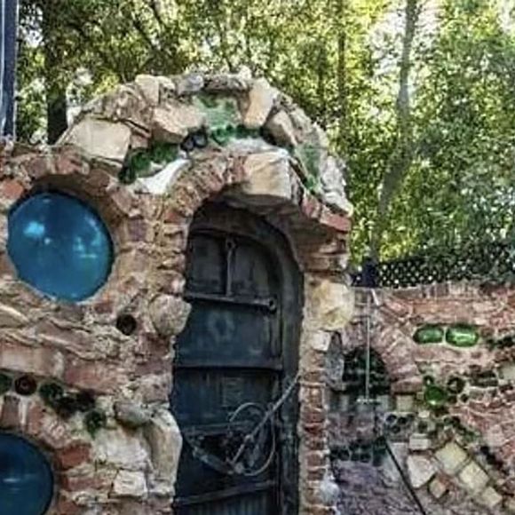 Lady Gaga vend sa maison de Los Angeles à Elizabeth Lizzy Jagger pour 6,5 millions de dollars. Anciennement acquise par F.Zappa, la propriété, composée de six chambres et cinq salles de bains, avait été achetée environ 5,3 millions de dollars par la chanteuse et actrice en 2016. Le 19 novembre 2021.
Backgrid UK/ Bestimage