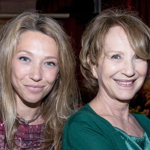 Après avoir fait ses adieux à sa mère Nathalie Baye, Laura Smet s'investit dans un nouveau défi.

Laura Smet et sa mère Nathalie Baye - Soirée en l'honneur de Nathalie Baye, organisée par Louis Michel Colla, à La Chope des Puces, restaurant mythique de Marcel Campion à Saint-Ouen. 
© Cyril Moreau / Bestimage