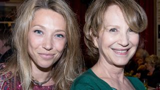 Laura Smet : Après avoir fait ses adieux à sa mère Nathalie Baye, elle se consacre à un projet qui promet de faire du bruit