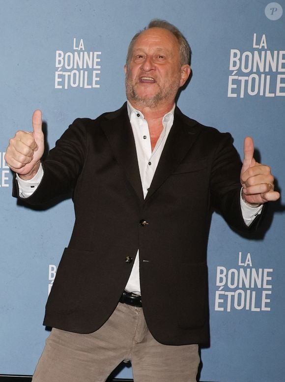 Benoît Poelvoorde lors de l'avant-première du film "La bonne étoile" au cinéma UGC Ciné Cité Bercy à Paris le 27 octobre 2025.

© Coadic Guirec / Bestimage