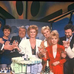 Le monde de la télévision est en deuil

Archives - L'équipe de l'émission Tournez Manège sur le plateau de TF1 
Crédit : AGENCE / BESTIMAGE