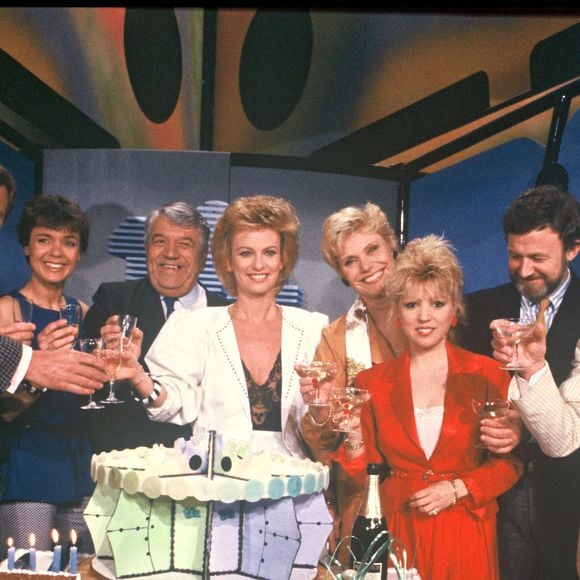 Le monde de la télévision est en deuil

Archives - L'équipe de l'émission Tournez Manège sur le plateau de TF1 
Crédit : AGENCE / BESTIMAGE