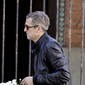 Guillaume Canet - Arrivées aux obsèques de Nadia Farès en l'église Saint-Jean-de-Montmartre à Paris, le 24 avril 2026.