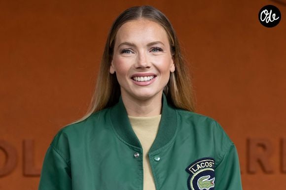 Le 20 juin, elle avait elle-même épousé Julien Georges à Caen.
Amandine Petit (Miss France 2021) au photocall du village lors des Internationaux de France de Tennis de Roland Garros 2026, à Paris, France, le 5 juin 2026. © Jacovides-Moreau/Bestimage