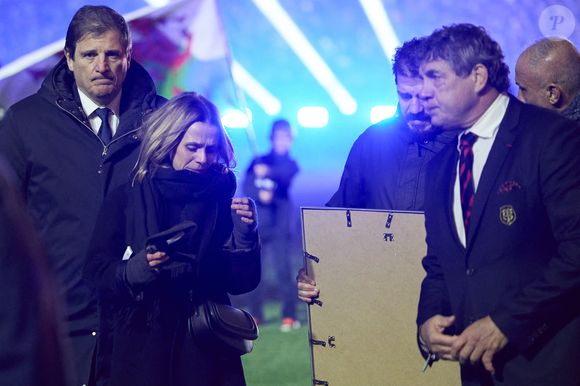 Jalil Narjissi et Valérie Narjissi (les parents de Mehdi Narjissi) - Hommage à Medhi Narjissi, disparu cet été lors d’un stage en Afrique du sud, lors du lancement du Tournoi des Six Nations opposant la France au Pays de Galles, au Stade de France, à Saint-Denis, Seine Saint-Denis, France, le 31 janvier 2025. © Cyril Moreau/Bestimage