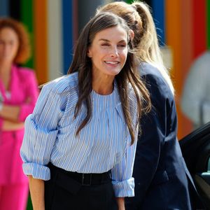 La reine Letizia d’Espagne préside la rentrée scolaire 2025/2026 à l’école maternelle et primaire « Entresotos » et joue avec les enfants, le 12 septembre 2025, à Rincón de Soto, dans la Rioja (Espagne). © Lalo Yasky/Bestimage