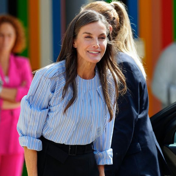 La reine Letizia d’Espagne préside la rentrée scolaire 2025/2026 à l’école maternelle et primaire « Entresotos » et joue avec les enfants, le 12 septembre 2025, à Rincón de Soto, dans la Rioja (Espagne). © Lalo Yasky/Bestimage