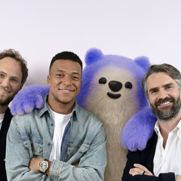 Le montant exact de sa participation n'a pas été divulgué, mais le PDG d'Alan, Jean-Charles Samuelian, a confirmé qu'il était “significatif”.

Kylian Mbappé est le nouvel investisseur de la start-up française d’assurance santé, Alan. Ici avec Jean-Charles Samuelian-Werve, CEO et cofondateur d'Alan et Charles Gorintin, CTO et cofondateur d'Alan.