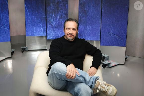 Alexandre Astier sur le plateau de  Clique présenté par M.Achour, et diffusé sur Canal + le  21 octobre 2025, Paris, France, le 14 octobre 2025. © Jack Tribeca / Bestimage