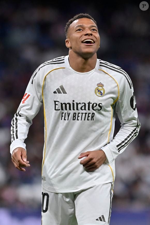 Il a rejoint le Real Madrid pour un contrat de cinq saisons.

Kylian Mbappé lors du match du Real Madrid au stade Bernabeu le 14 mai 2026, à Madrid, Espagne. 

Credit Image : © Oscar Manuel Sanchez/ZUMA Press Wire / Bestimage