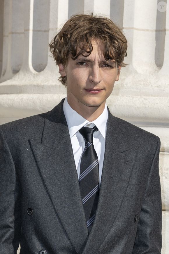 Elle a notamment pu croiser le regard de Vassili Schneider

Vassili Schneider – Photocall du Défilé de mode Saint Laurent Homme, Collection Printemps-Été 2026 dans le cadre de la Fashion Week de Paris, France, le 24 juin 2025.
 
© Olivier Borde / Bestimage