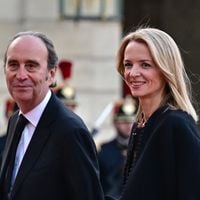 Xavier Niel s'offre une place de choix dans un géant britannique des télécoms après un investissement de plusieurs milliards d'euros auprès des Émiratis