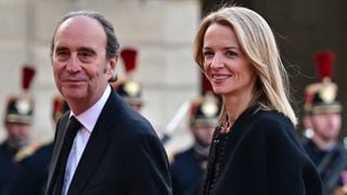 Xavier Niel s'offre une place de choix dans un géant britannique des télécoms après un investissement de plusieurs milliards d'euros auprès des Émiratis