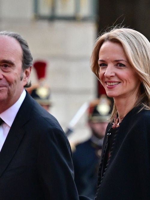 Xavier Niel s'offre une place de choix dans un géant britannique des télécoms après un investissement de plusieurs milliards d'euros auprès des Émiratis