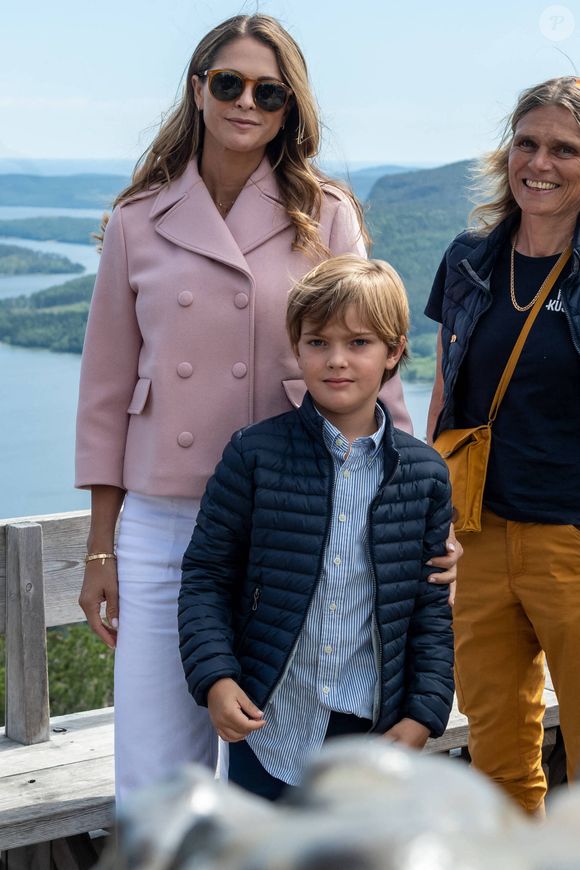 La princesse Madeleine de Suède est en visite dans la province de Ångermanland avec son mari Christopher (Chris) O'Neill et leur fils le prince Nicolas le 21 juin 2022. © Dana Press / Bestimage