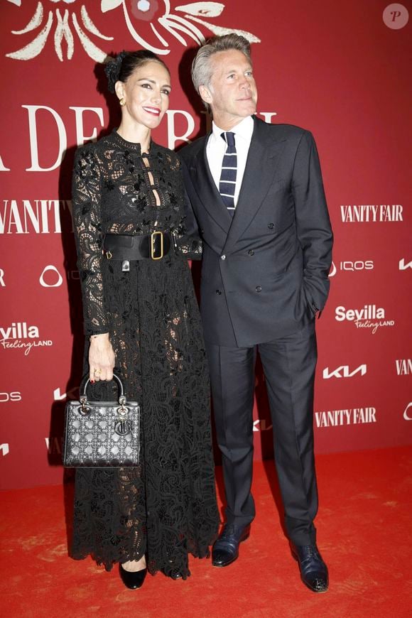 Le prince Emmanuel-Philibert de Savoie et sa compagne Adriana Abascal - Adriana Abascal,Emmanuelle Filiberto de Saboya au photocall pour Vanity Fair : La noche del Pescaito pour Abril Fair 2025 à Séville le lundi 5 mai 2025. (Cordon / Bestimage).