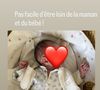 En légende, l'acteur a écrit : "Pas facile d'être loin de la maman et du bébé".

Capture Instagram d'Elie Semoun.