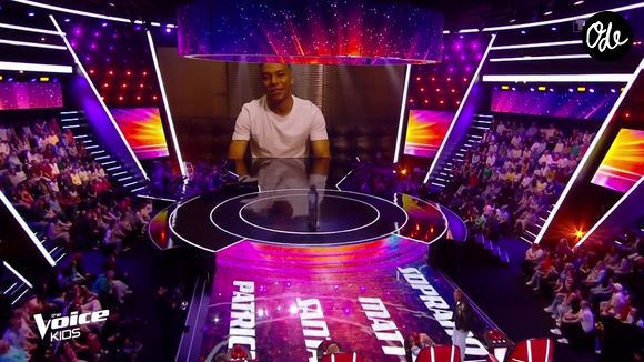 "Juste pour te dire que c'est un gagnant, même parfois un mauvais perdant, mais il est top pour toi. Bon courage !", a-t-il conclu.

Capture d'écran TF1 (The Voice Kids)