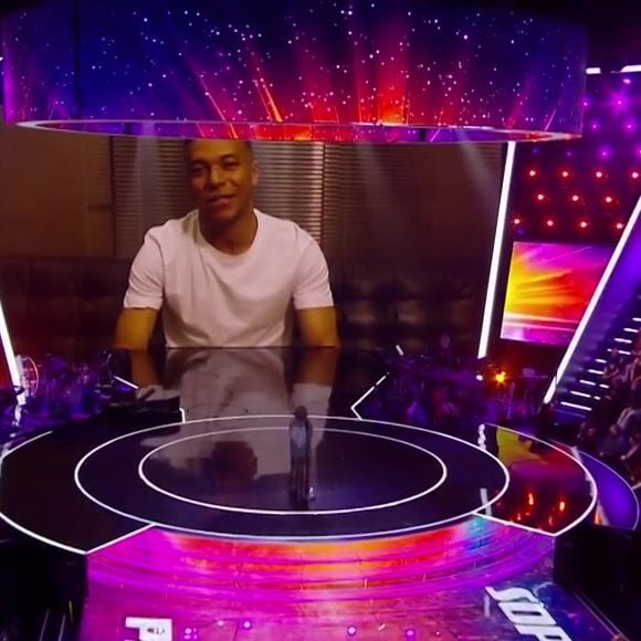 "Juste pour te dire que c'est un gagnant, même parfois un mauvais perdant, mais il est top pour toi. Bon courage !", a-t-il conclu.

Capture d'écran TF1 (The Voice Kids)