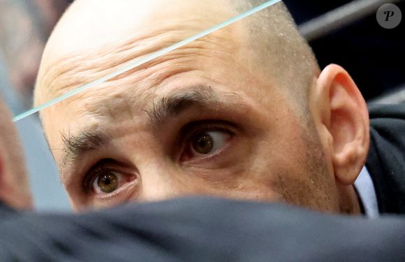 Cédric Jubillar dans le box des accusés - Procès de Cédric Jubillar pour "homicide volontaire par conjoint" devant la cour d'assises du Tarn à Albi, France, le 23 septembre 2025 © Dominique Jacovides/Bestimage