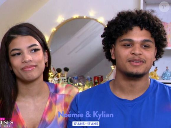 Noémie, 18 ans, a donné naissance à un petit garçon prénommé Leeroy le 18 octobre 2025.

Capture Familles Nombreuses : la vie en XXL - TF1