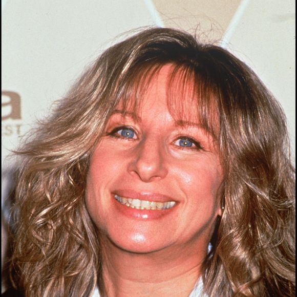 A nos confrères de "Radar Online" ce mardi 29 juillet 2025, un informateur a révélé que la star serait désormais tétanisée à l'idée de s'illustrer sur scène. 

ARCHIVES - Barbra Streisand - 1992 (ALPHA AGENCY / BESTIMAGE).