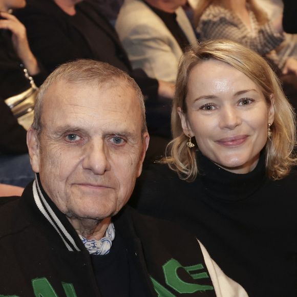 Exclusif - Jean-Charles de Castelbajac et sa femme Pauline de Drouas dans le public du concert de Hugues Aufray au Le Dôme de Paris - Palais des Sports le 9 novembre 2025.

© Jack Tribeca / Bestimage