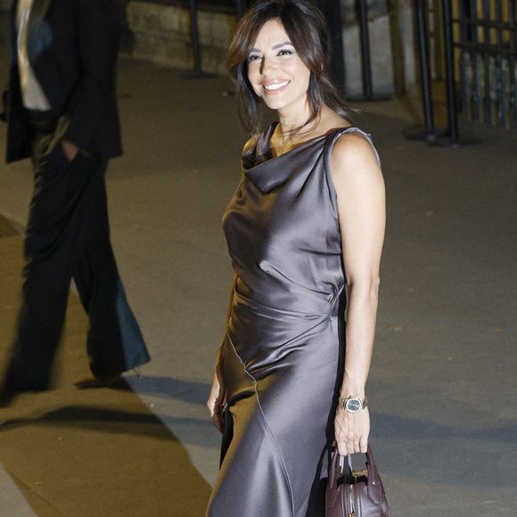 Eva Longoria aux arrivées au défilé Victoria Beckham Collection Femme Prêt-à-Porter Printemps/Eté 2027 lors de la Fashion Week de Paris (PFW), à la Conciergerie de Paris, France, le 2 octobre 2026. © Christophe Aubert/bestimage