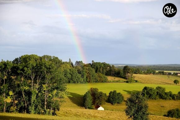Illustration arc-en-ciel - La Boisserie, résidence personnelle du général Charles de Gaulle à Colombey-les-Deux-Églises en Haute-Marne, est un musée ouvert au public dont le propriétaire est son fils, l'amiral Philippe de Gaulle. Colombey-les-Deux-Églises, le 18 juin 2016