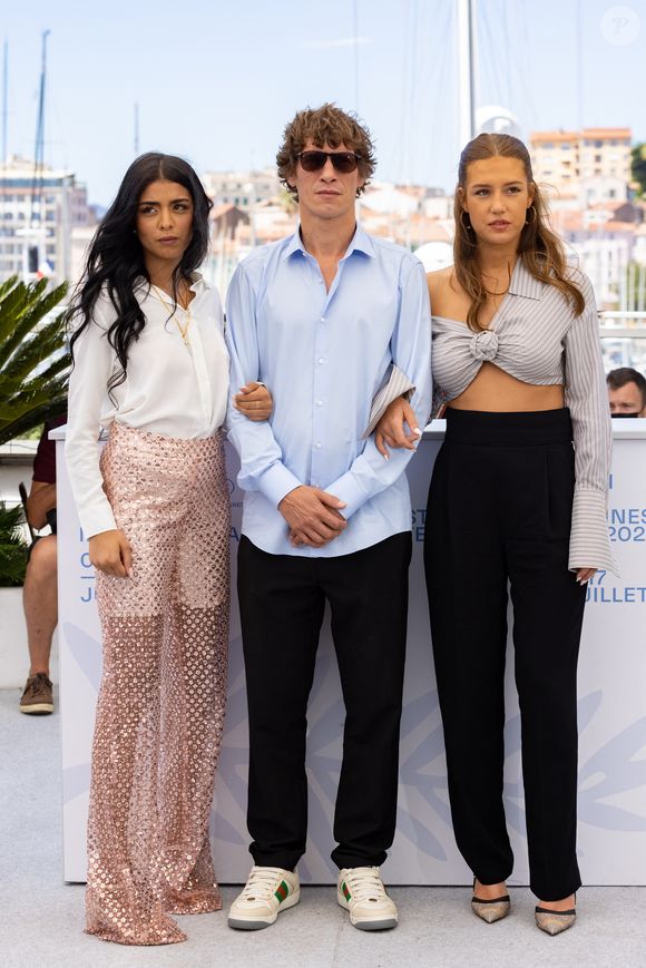 Kenza Fortas, Cédric Jimenez, Adèle Exarchopoulos au photocall du film Bac Nord (Hors compétition) lors du 74ème festival international du film de Cannes le 13 juillet 2021 © Borde / Jacovides / Moreau / Bestimage