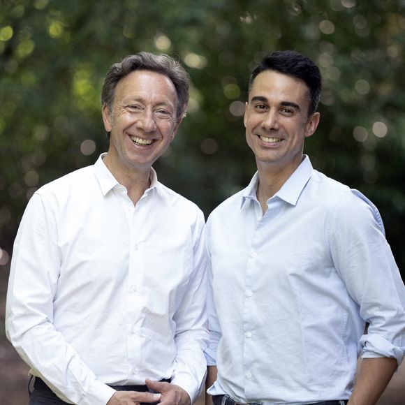 Stéphane Bern pose avec sa compagne Yori Bailleres dans leur propriété du Perche, le collège militaire et royal de Thiron-Gardais, le 24 juin 2023. David Niviere/ABACA