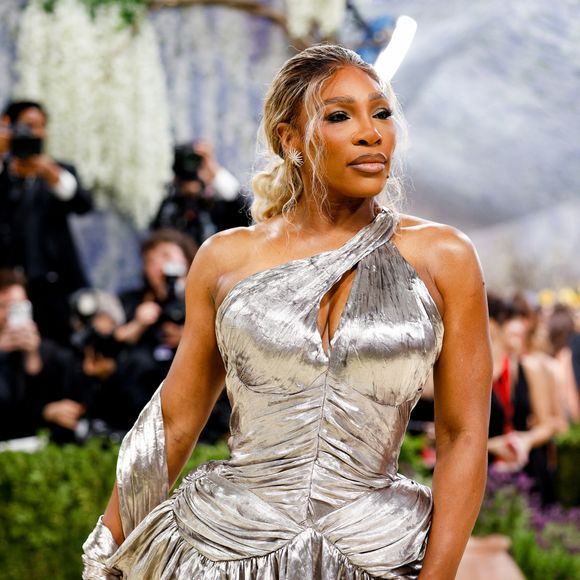 Lors de son dernier match à l'US Open 2022, l'Américaine n'avait jamais formellement annoncé la fin de sa carrière.  

New York, NY Célébrités au Met Gala 2026, célébrant "Costume Art" au Metropolitan Museum of Art à New York City.
Sur la photo : Serena Williams 
Backgrid USA / Bestimage