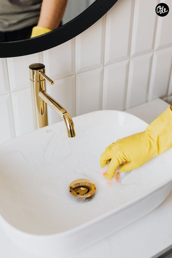 On peut utiliser ce tandem pour nettoyer les surfaces de la cuisine mais aussi pour désincruster le calcaire dans la salle de bain.