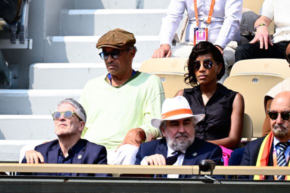Yannick Noah et sa compagne Malika en tribunes lors de la finale messieurs des Internationaux de France de Tennis de Roland Garros 2025 (jour 15), à Paris, France, le 8 juin 2025. ©  Dante Badano / PSNewz /Bestimage