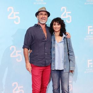 Eric Cantona et Rachida Brakni - Photocall de la série "Brigade anonyme" lors de la 25ème édition du Festival de la fiction de la Rochelle le 13 septembre 2023. © Denis Guignebourg / Bestimage