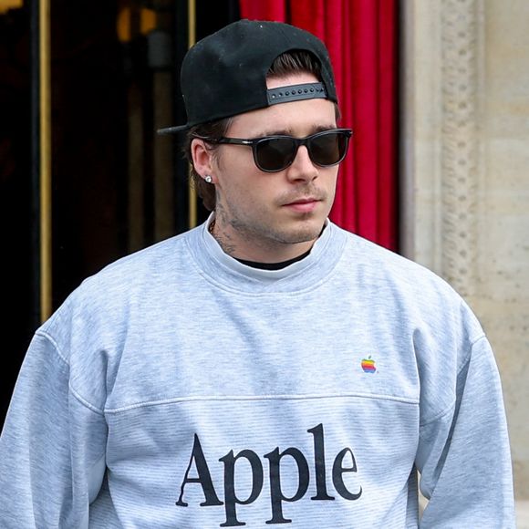 Brooklyn - La famille Beckham à la sortie de l'hôtel La Réserve lors de la mode femme automne / hiver 2024-2025 lors de la Fashion Week de Paris (PFW), à Paris, France, le 1 mars 2024.