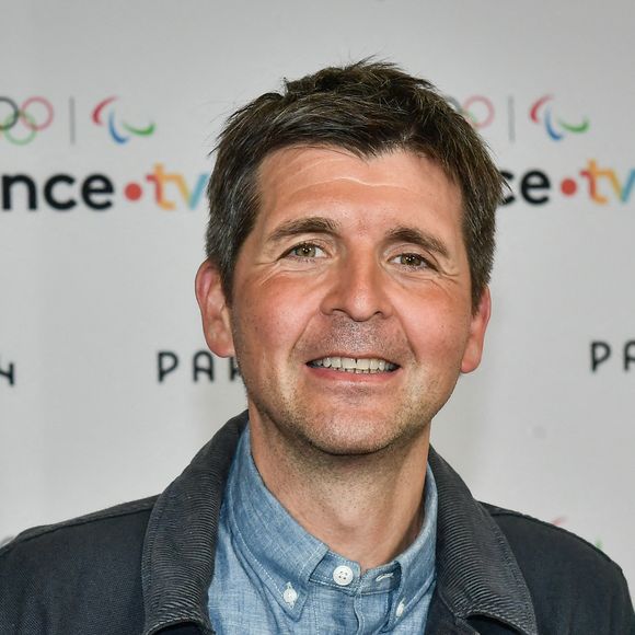 Le journaliste Thomas Sotto pose pour un photocall avant la conférence de presse "Paris 2024" de France Télévision à Paris le 11 juin 2024. Photo by Firas Abdullah/ABACAPRESS.COM
