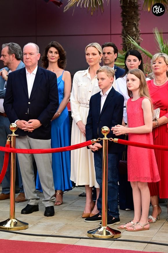 Aux côtés du prince Albert II et de la princesse Charlène, les deux enfants ont affiché une grande aisance tout au long de la soirée.

Le prince Albert II de Monaco, La princesse Charlène de Monaco, Le prince Jacques de Monaco, marquis des Baux, La princesse Gabriella de Monaco, comtesse de Carladès lors de l’inauguration  d’un quartier dédié à la principauté à Europa-Park à Rust en Allemagne le 29 juin 2026. © Romain Doucelin / Bestimage