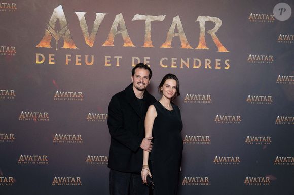 Le chef cuisinier colombien Juan Arbelaez et sa compagne Cassandre Verdier assistent à la première européenne d'"Avatar : Fire And Ash" le 5 décembre 2025 à la Seine Musicale à Boulogne-Billancourt, près de Paris, France. Photo by Alexis Jumeau/ABACAPRESS.COM