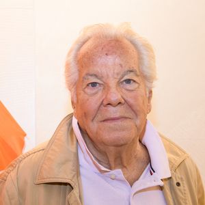 "J’ai eu jusqu’à sept appartements en même temps, je n’en ai plus que deux, à Paris et à Rome, soulignait-il. J’ai tout dépensé."

Massimo Gargia assiste à la cérémonie de remise du Prix Françoise Sagan 2023 qui s'est tenue à Arije Flagship, récompensant l'écrivain Kinga Wyrzykowska pour son livre " Patte blanche " le 28 juin 2023 à Paris, France.  Photo par Jana Call me J/ABACAPRESS.COM