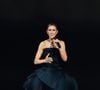 Elle a également appelé son public à faire preuve d’empathie envers les épreuves des autres.

Celine Dion, tenue et bijoux Boucheron, lors de son premier concert à la Plénitude Arena à Paris La Défense le 12 septembre 2026. 

Photo : Agence / Bestimage