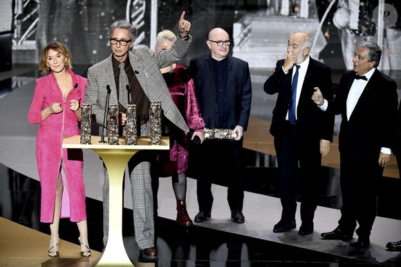 Un César spécial pour la troupe du Splendid, Josiane Balasko, Michel Blanc, Thierry Lhermitte, Marie-Anne Chazel, Gérard Jugnot, Christian Clavier, sur scène lors de la 46ème cérémonie des César à l'Olympia à Paris le 12 mars 202. ©  Bertrand Guay/ Pool / Bestimage