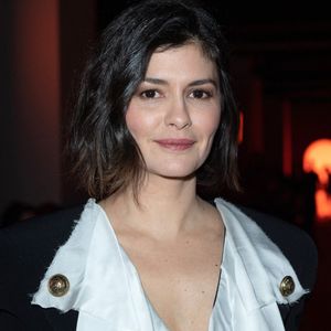A 50 ans, Audrey Tautou affiche des traits toujours poupons mais qu'on ne s'y trompe pas : l'actrice a gagné en expérience en devenant une heureuse mère adoptive... 

Audrey Tautou assiste au défilé Balmain dans le cadre de la Semaine de la mode féminine automne-hiver à Paris, en France. Photo : Aurore Marechal/Abaca