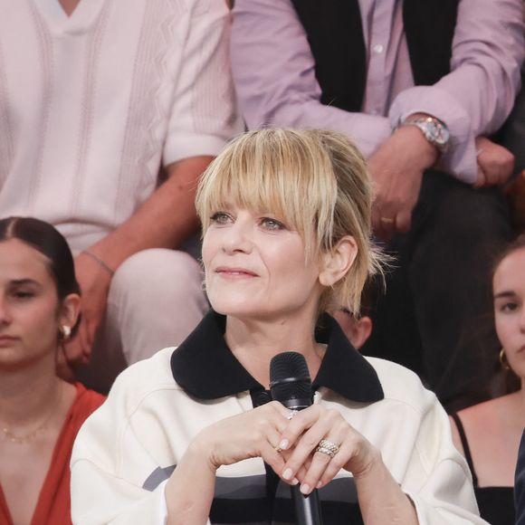 Marina Foïs - Plateau de l'émission "C à vous" lors du 78ème Festival International du Film de Cannes le 19 mai 2025. © Jack Tribeca / Bestimage