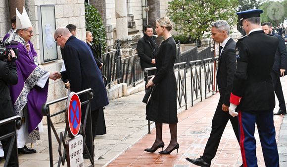 Le prince Albert II de Monaco et la princesse Charlène de Monaco, Monseigneur Dominique-Marie - Obsèques de Didier Guillaume (ancien ministre de l'Agriculture entre 2018 et 2020 et ancien Ministre d'Etat de Monaco 2024–2025) en la cathédrale Notre-Dame-Immaculée de Monaco le 23 janvier 2025. © Bruno Bebert/Bestimage