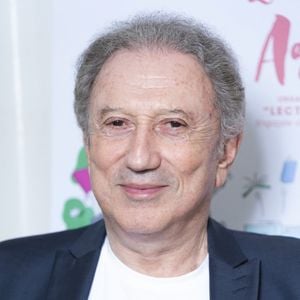 Exclusif - Michel Drucker - Festival des Livres et des Artistes organisé par l'association "Lecture pour Tous" engagée dans la lutte contre l'illettrisme au Mail Branly à Paris le 3 juillet 2022. © Pierre Perusseau / Jack Tribeca / Bestimage