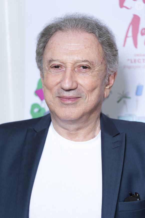 Exclusif - Michel Drucker - Festival des Livres et des Artistes organisé par l'association "Lecture pour Tous" engagée dans la lutte contre l'illettrisme au Mail Branly à Paris le 3 juillet 2022. © Pierre Perusseau / Jack Tribeca / Bestimage